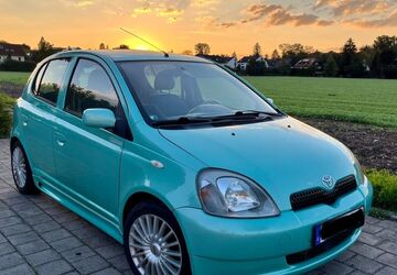 Toyota Yaris 153.000 km 2.100 &euro; Fürstenfeldbruck 82256
