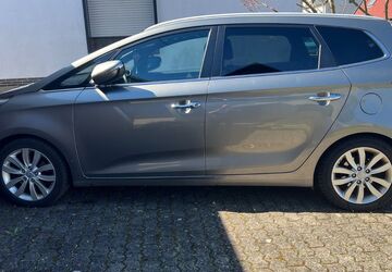 Kia Carens 178.000 km 7.100 &euro; München 81737