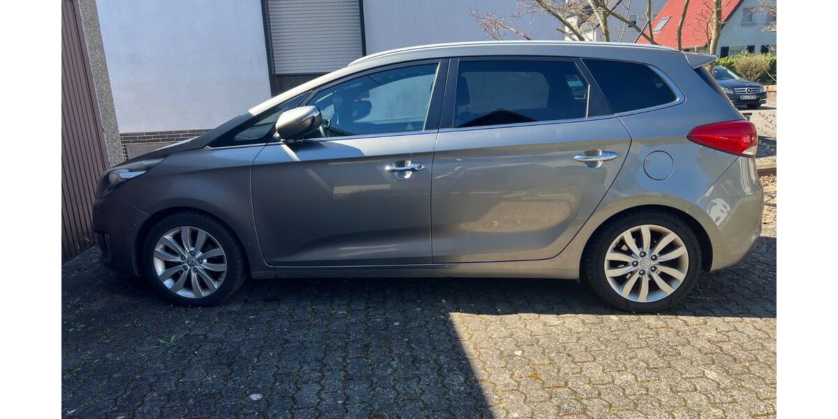 Kia Carens 178.000 km 7.100 &euro; München 81737