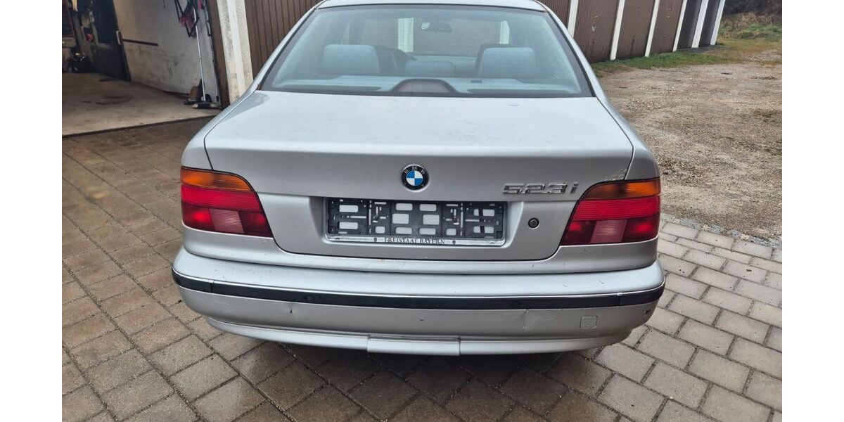 BMW 523 225.000 km 1.200 &euro; Olching 82140