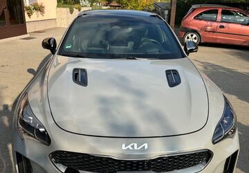 Kia Stinger 52.700 km 33.600 &euro; Munchen 81243