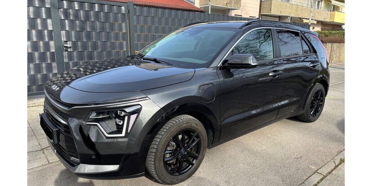 Kia Niro 78.000 km 20.990 &euro; München 81825