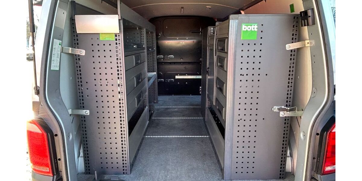 VW T6 Transporter 95.922 km 18.990 &euro; München 81825