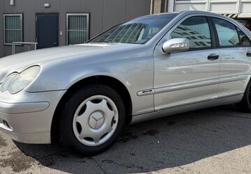 Mercedes-Benz C 200 211.765 km 2.500 &euro; München 80636