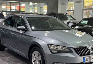 Skoda Superb 163.850 km 15.990 &euro; München 81829