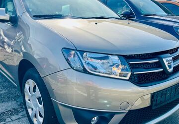 Dacia Sandero 179.000 km 2.999 &euro; München 81825