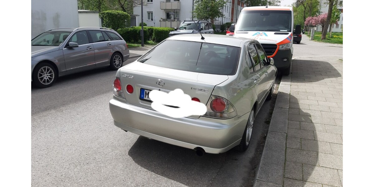 Lexus IS 200 290.000 km 2.900 &euro; München 80313