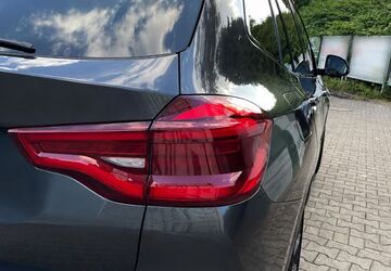 BMW X3 178.000 km 24.900 &euro; München 81677