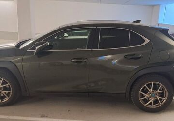 Lexus UX 36.000 km 33.500 &euro; Unterschleissheim 85716