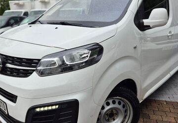 Opel Vivaro 136.450 km 17.990 &euro; München 81247