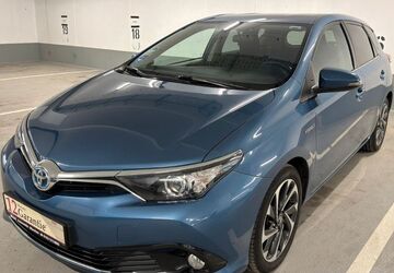 Toyota Auris 99.897 km 12.900 &euro; München 81825