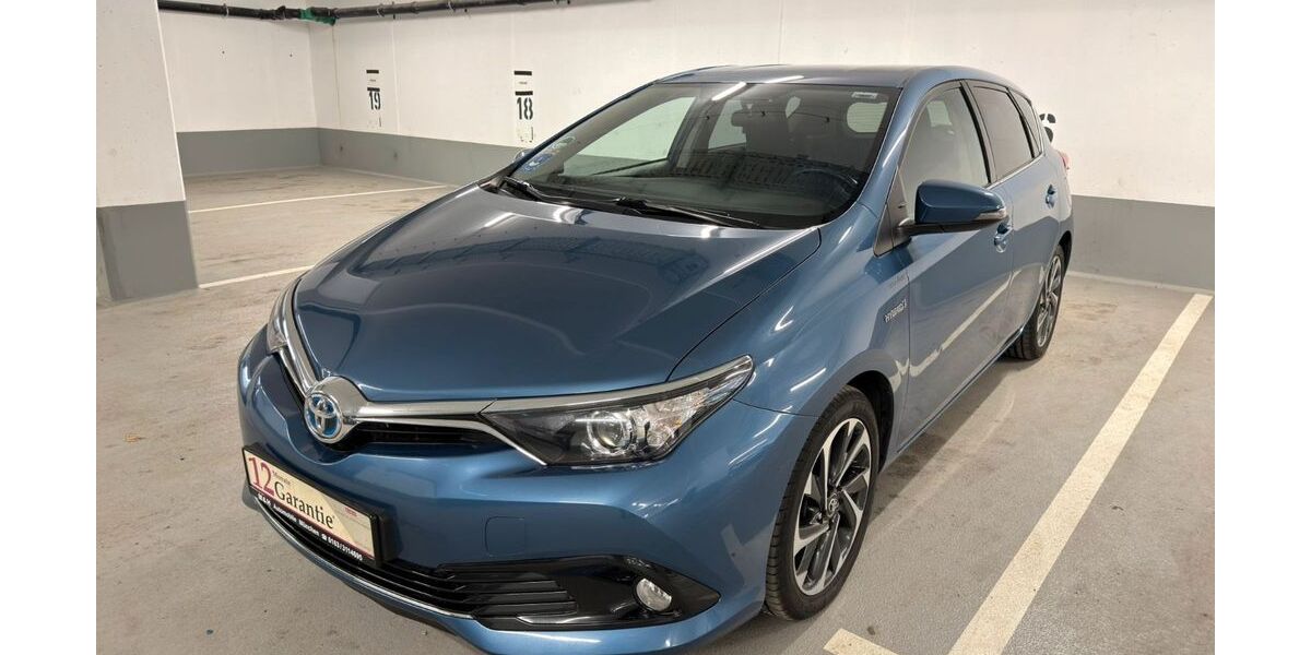Toyota Auris 99.897 km 12.900 &euro; München 81825