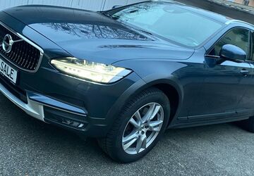Volvo V90 Cross Country 99.780 km 32.888 &euro; München 80798