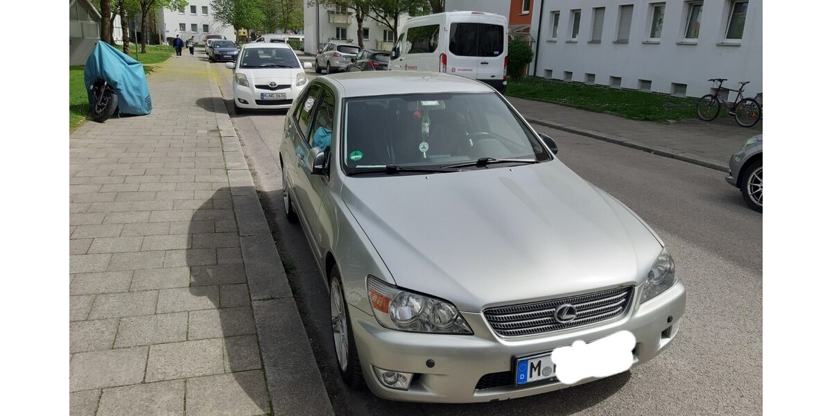 Lexus IS 200 290.000 km 2.900 &euro; München 80313