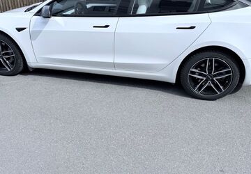 Tesla Model 3 73.777 km 27.600 &euro; Germering 82110