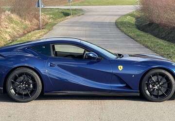 Ferrari 812 18.700 km 359.000 &euro; Gruenwald 82031