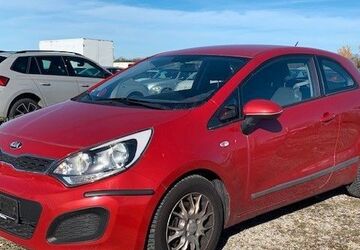 Kia Rio 135.049 km 4.990 &euro; München 81827