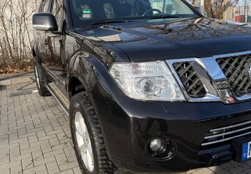 Nissan Pathfinder 237.000 km 13.900 &euro; München 80992