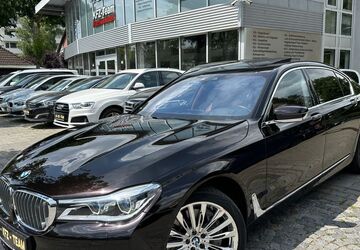 BMW 750 151.283 km 32.400 &euro; München - Trudering 81827