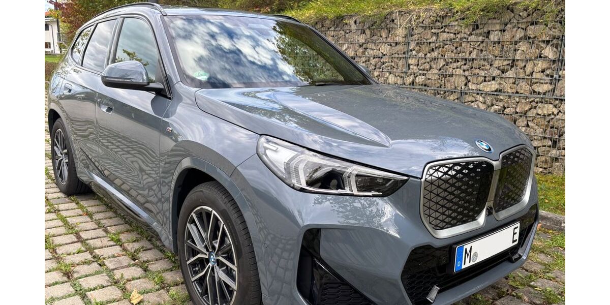 BMW iX1 4.968 km 49.990 &euro; Kirchheim b. München 85551