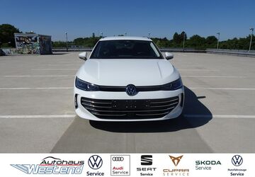 VW Passat Variant 2.500 km 45.900 &euro; München 80686