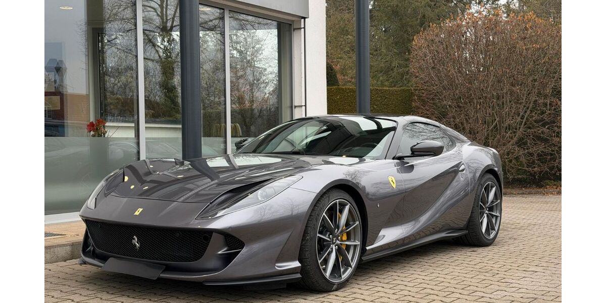 Ferrari 812 4.350 km 469.900 &euro; Grünwald 82031