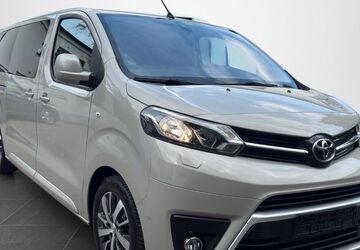 Toyota Proace (Verso) 123.500 km 25.490 &euro; München 81249