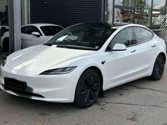 Tesla Model 3 5.692 km 37.500 &euro; München, Landeshauptstadt 80538