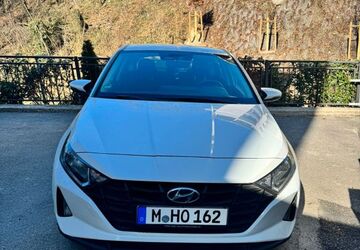 Hyundai i20 92.677 km 9.900 &euro; Grünwald 82031