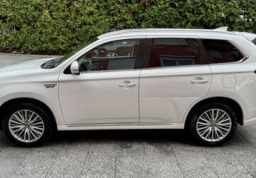 Mitsubishi Plug-in Hybrid Outlander 138.000 km 13.980 &euro; München 81827