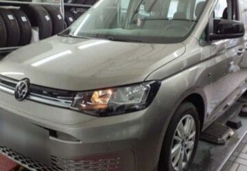 VW Caddy 13.183 km 24.960 &euro; München 80686