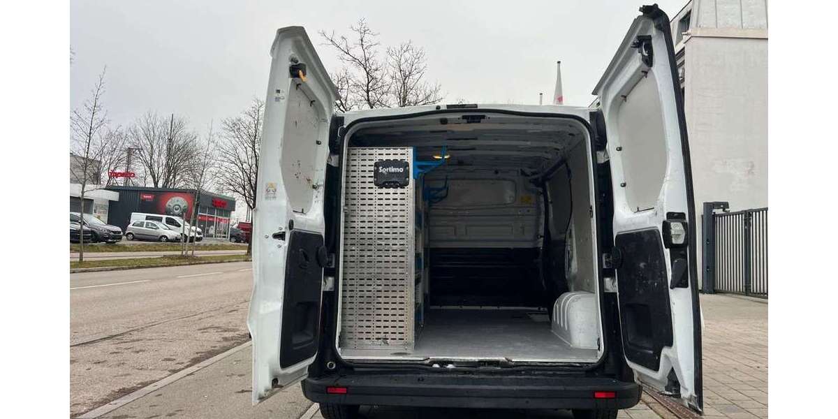 Opel Vivaro 45.920 km 16.890 &euro; München 81825