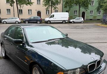 BMW 525 107.242 km 9.900 &euro; München 81379