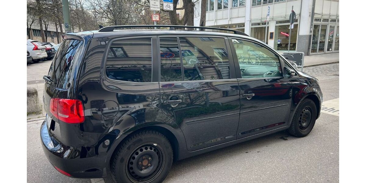 VW Touran 251.377 km 5.400 &euro; München 80335