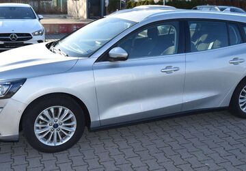 Ford Focus 82.678 km 14.989 &euro; Poing 85586