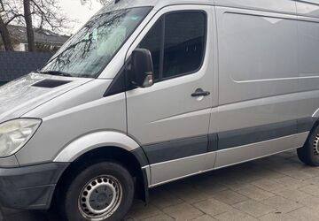 Mercedes-Benz Sprinter 206.000 km 8.990 &euro; München 81825