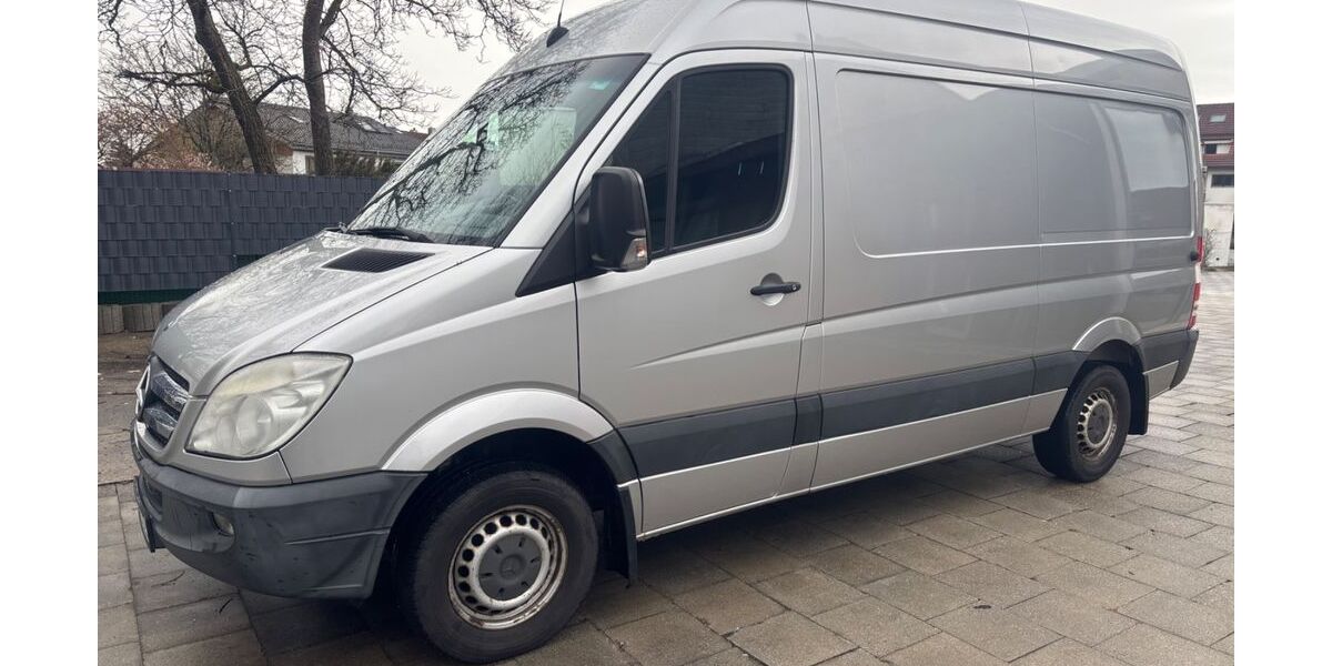 Mercedes-Benz Sprinter 206.000 km 8.990 &euro; München 81825