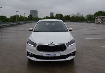 Skoda Fabia 9.000 km 14.900 &euro; München 80686