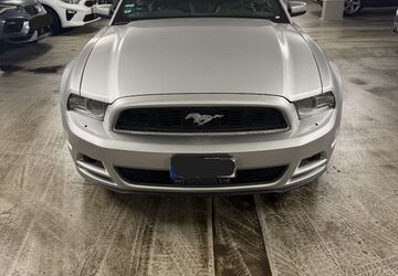 Ford Mustang 94.000 km 15.500 &euro; Garching 85748