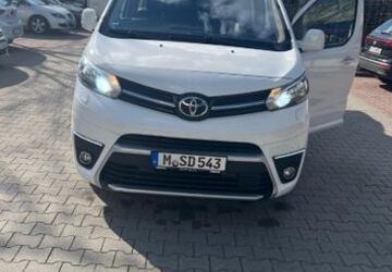Toyota Proace (Verso) 110.000 km 17.900 &euro; München 81739