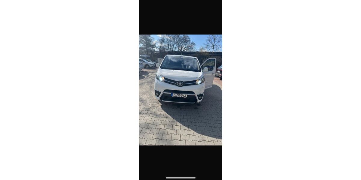 Toyota Proace (Verso) 110.000 km 17.900 &euro; München 81739