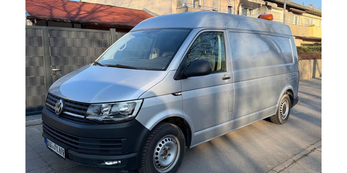 VW T6 Transporter 212.000 km 8.990 &euro; München 81825