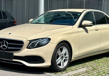 Mercedes-Benz E 200 349.000 km 9.880 &euro; München 81547