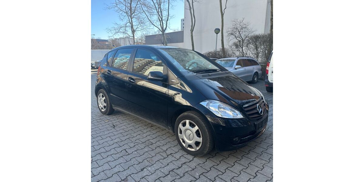 Mercedes-Benz A 160 143.000 km 2.799 &euro; München 81827