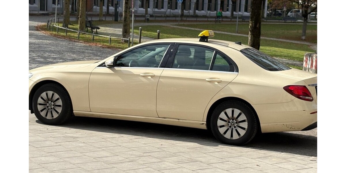 Mercedes-Benz 220 351.000 km 9.990 &euro; München 80313