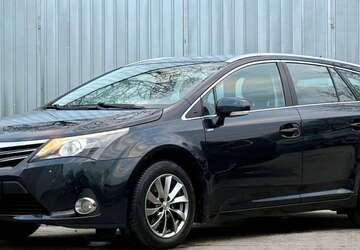 Toyota Avensis 86.400 km 13.990 &euro; München 81243