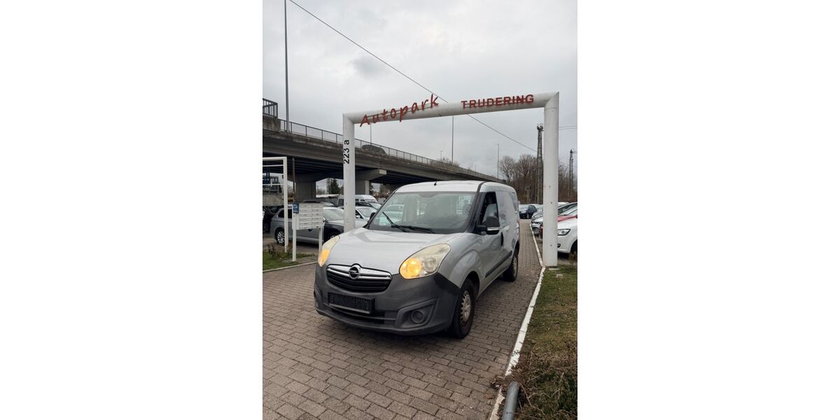 Opel Combo 227.000 km 2.399 &euro; München 81825