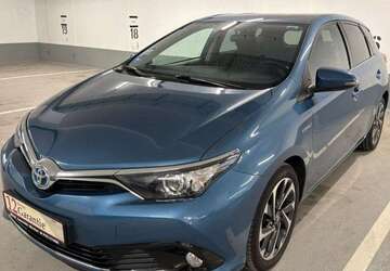 Toyota Auris 99.897 km 12.900 &euro; München 81825
