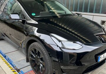 Tesla Model Y 25.000 km 35.900 &euro; München 80639