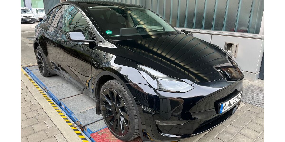 Tesla Model Y 25.000 km 35.900 &euro; München 80639